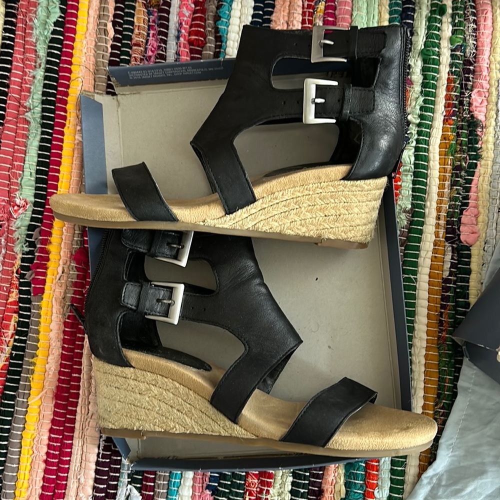 Sandals used 3x size 6